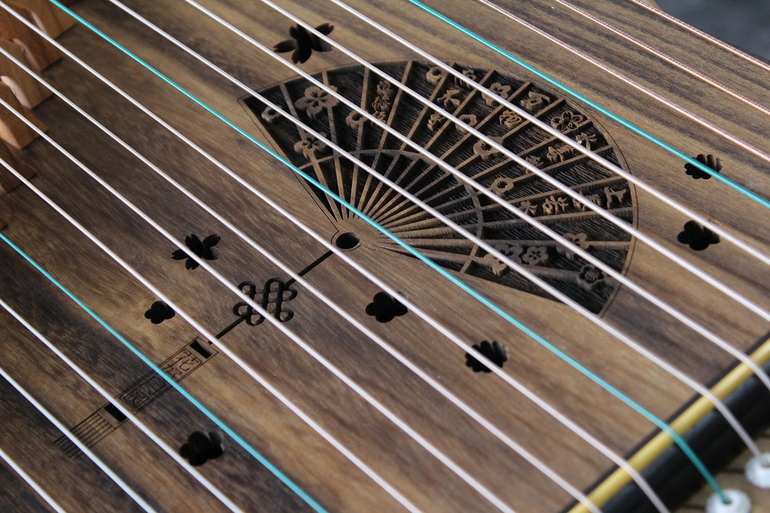 Mini Guzheng Finger Trainer with Complete Accessories Kit and Backpack, Ideal for Professionals, Adults, Beginners, and Children with 21 Strings