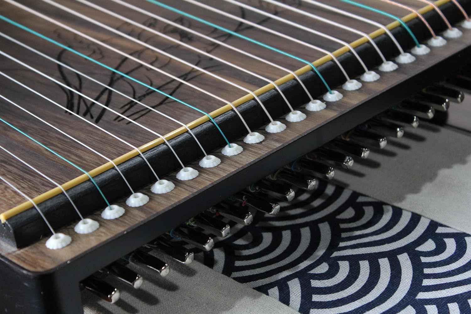 Mini Guzheng Finger Trainer with Complete Accessories Kit and Backpack, Ideal for Professionals, Adults, Beginners, and Children with 21 Strings